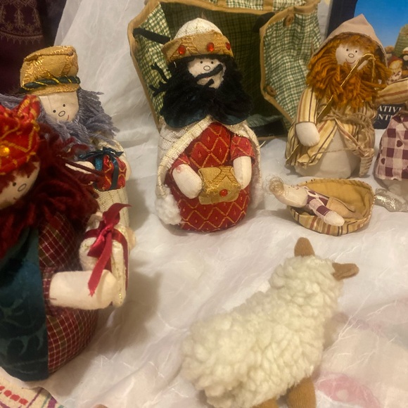 Vintage cloth nativity scene - Picture 9 of 12